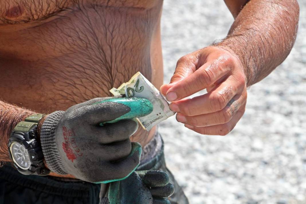 Denizden toplayıp günde 2 bin TL para kazanıyor! Ne balık, ne midye... Sıfır sermaye 11